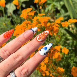 Custom Nail Art - @Pineapple.pressons